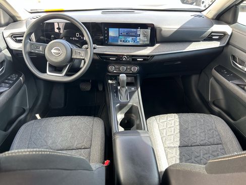 Used 2025 Nissan Kicks SV AWD/4WD image 18