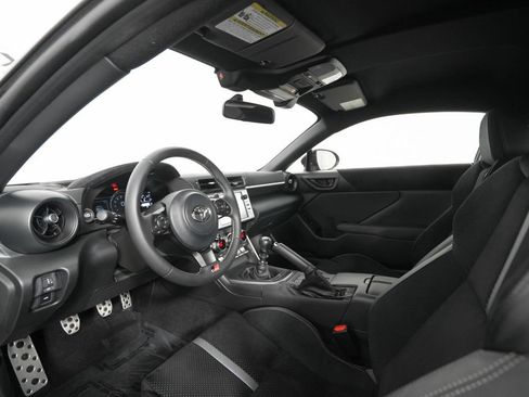 Used 2025 Toyota GR86 Premium RWD image 10