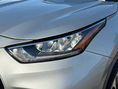 Used 2020 Toyota Highlander XLE image 9