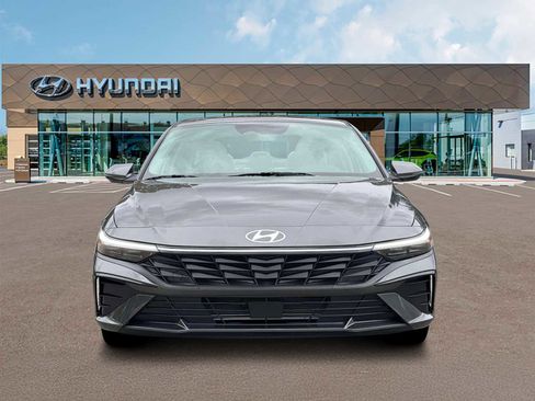 New 2026 Hyundai Elantra Limited FWD image 12