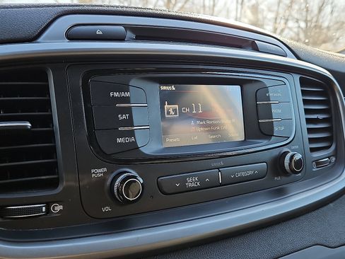 Used 2016 Kia Sorento LX w/ LX Convenience Package image 14