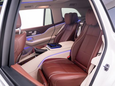 Used 2023 Mercedes-Benz Maybach GLS 600 4MATIC image 17