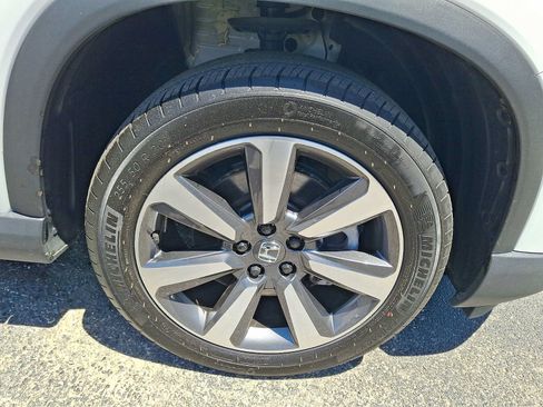 Certified 2025 Honda Pilot Touring image 8