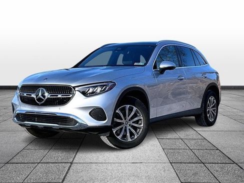 Used 2025 Mercedes-Benz GLC 300 4MATIC image 2