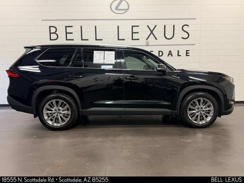Used 2024 Toyota Grand Highlander AWD image 3