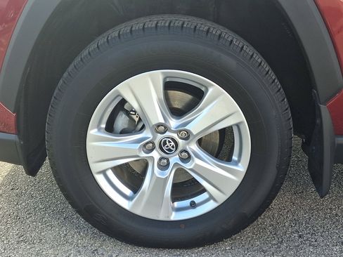 Used 2020 Toyota RAV4 XLE w/ Convenience Package image 10