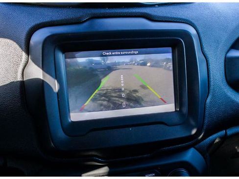 Used 2018 Jeep Renegade Latitude w/ Popular Equipment Group image 20