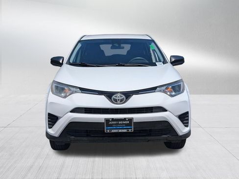 Used 2018 Toyota RAV4 LE AWD/4WD image 8