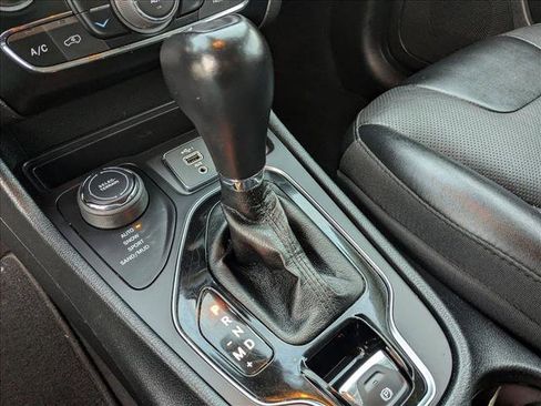 Used 2023 Jeep Cherokee Altitude Lux image 12