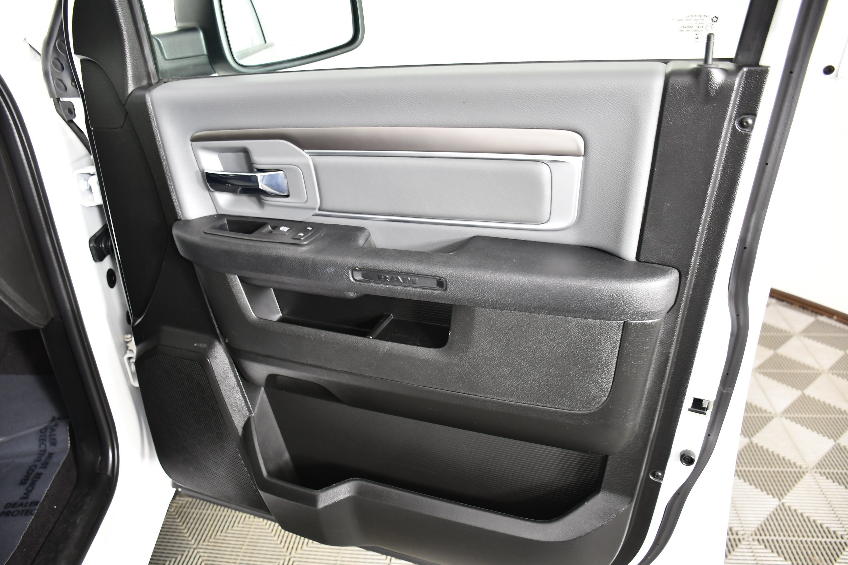 Used 2024 RAM 1500 Classic SLT AWD/4WD image 39