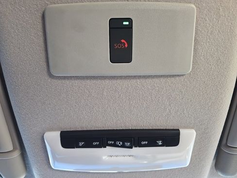 Used 2024 Nissan Versa SR w/ Trunk Package image 18