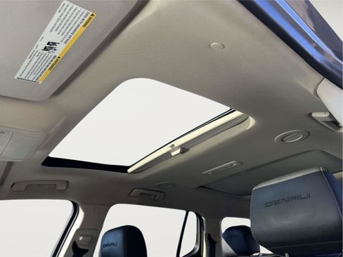 Used 2021 GMC Acadia Denali w/ Denali Ultimate Package image 21