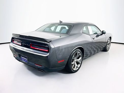 Used 2016 Dodge Challenger SXT w/ Driver Convenience Group RWD image 9
