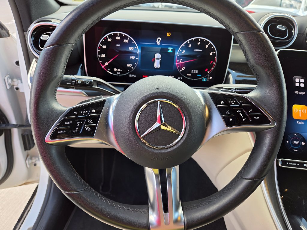 Used 2025 Mercedes-Benz GLC 300 image 13
