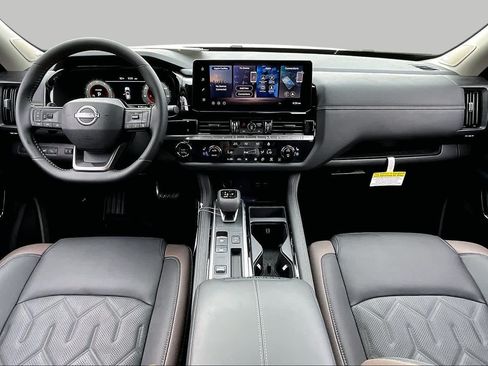 New 2026 Nissan Pathfinder Platinum w/ Accent Package FWD image 5