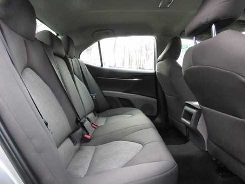 Used 2019 Toyota Camry LE image 17