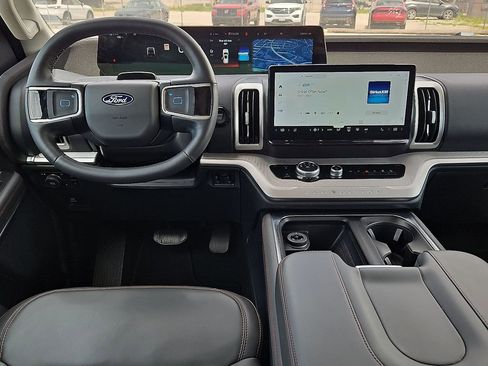 Used 2025 Ford Expedition Active AWD/4WD image 18