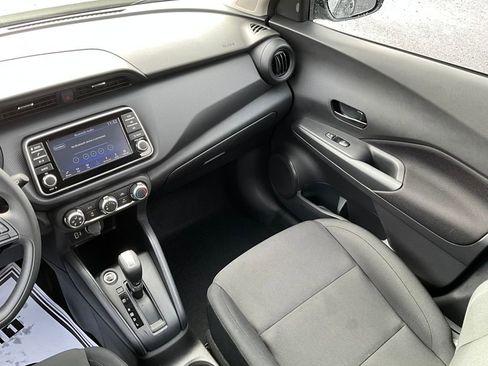 Certified 2025 Nissan Kicks Play S image 28