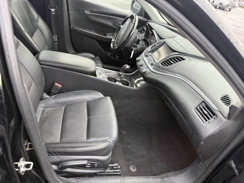 Used 2017 Chevrolet Impala LT w/ Convenience Package image 14