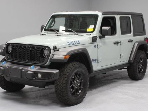 Used 2024 Jeep Wrangler Unlimited AWD/4WD image 6