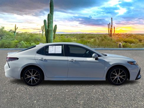 Used 2023 Toyota Camry SE image 8