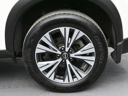 Used 2023 Nissan Rogue SV AWD/4WD image 12
