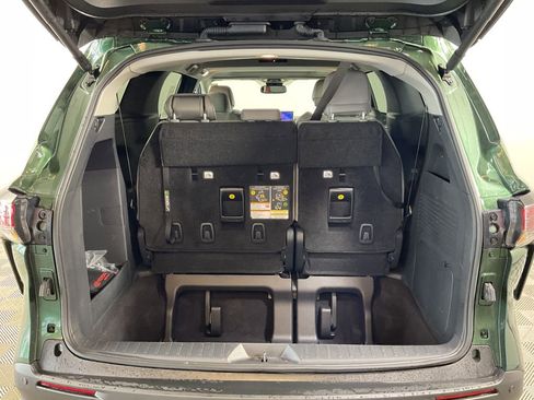 Used 2025 Toyota Sienna XLE FWD image 21