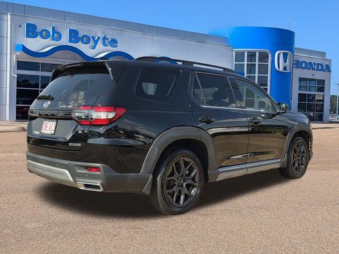 Used 2023 Honda Pilot Touring image 5