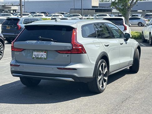 Certified 2026 Volvo V60 B5 Cross Country Plus w/ Climate Package AWD/4WD image 4