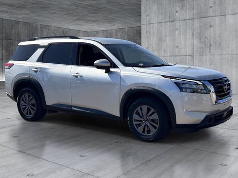 Used 2025 Nissan Pathfinder SV AWD/4WD image 7