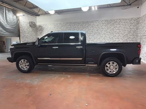 Used 2024 Chevrolet Silverado 2500 High Country w/ Technology Package AWD/4WD image 4