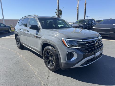 Used 2026 Volkswagen Atlas Peak Edition AWD/4WD image 2