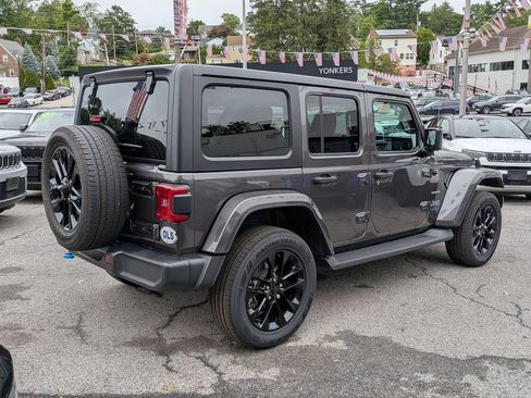 Used 2023 Jeep Wrangler Unlimited Sahara w/ Cold Weather Group AWD/4WD image 6