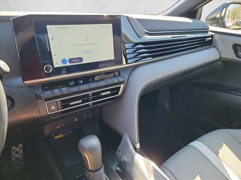 Used 2025 Toyota Camry SE w/ Convenience Package image 21