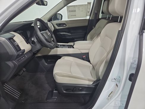 New 2026 Nissan Pathfinder SL w/ SL Premium Package AWD/4WD image 9