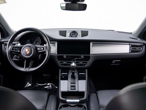 Certified 2023 Porsche Macan AWD/4WD image 11