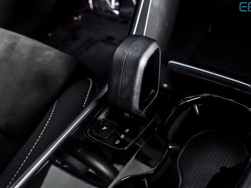 Used 2022 Volvo XC40 P8 Recharge Ultimate image 27