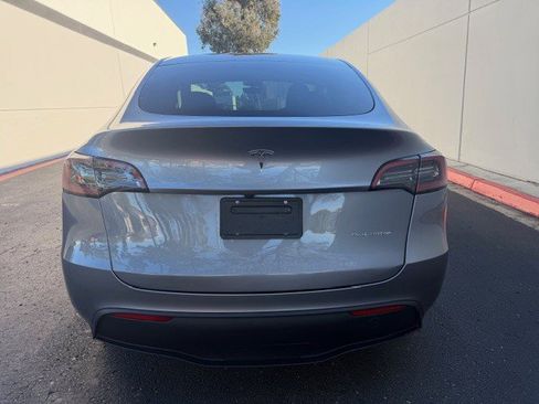 Used 2024 Tesla Model Y Long Range image 9