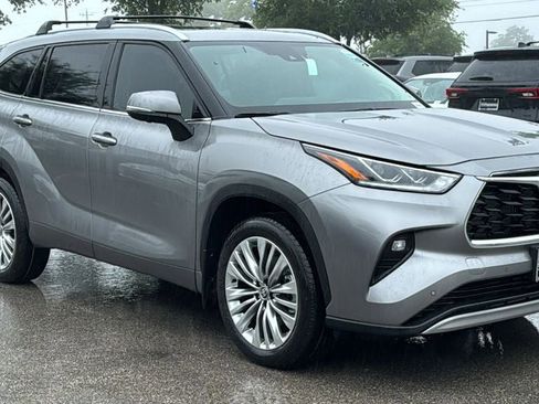 New 2026 Toyota Highlander Platinum AWD/4WD image 3