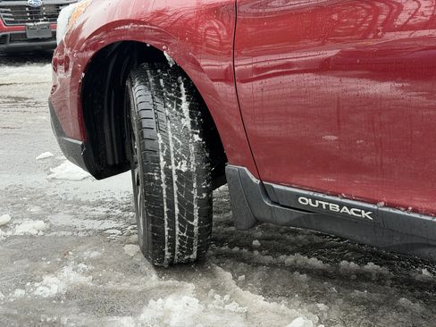 Used 2017 Subaru Outback 2.5i Limited image 12