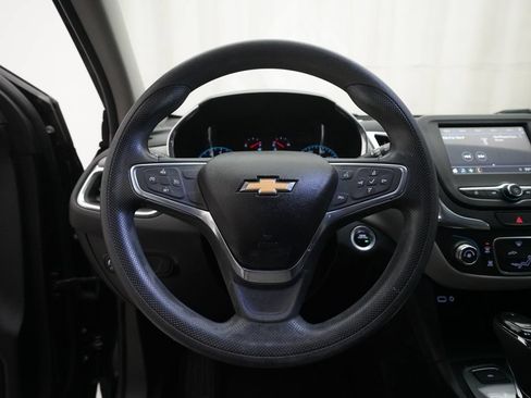 Used 2019 Chevrolet Equinox LS w/ LS Convenience Package AWD/4WD image 4