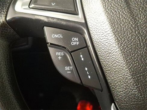 Used 2020 Ford Fusion SE image 26