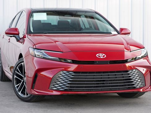 Used 2025 Toyota Camry XLE w/ Premium Plus Package image 2