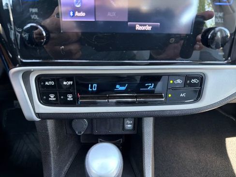 Used 2019 Toyota Corolla LE FWD image 14