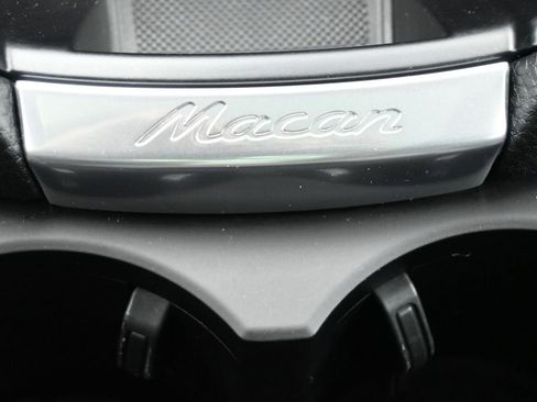 Used 2025 Porsche Macan AWD/4WD image 17