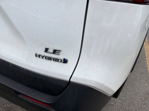Used 2020 Toyota RAV4 LE w/ Carpet Mat Package AWD/4WD image 5