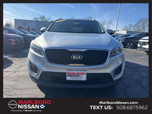 Used 2017 Kia Sorento LX w/ LX Convenience Package image 2