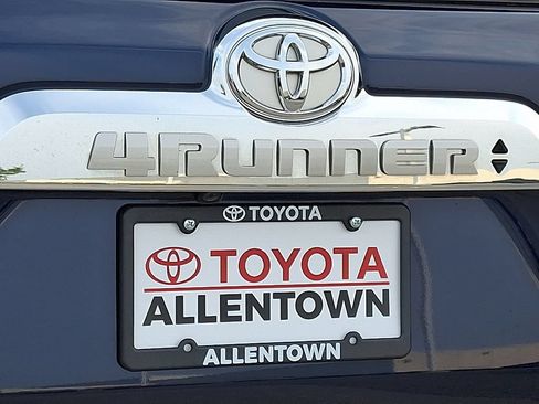 Used 2024 Toyota 4Runner Limited AWD/4WD image 32