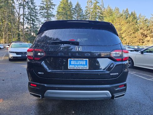Used 2023 Honda Pilot Touring image 6