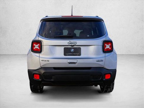 Used 2018 Jeep Renegade Latitude image 6